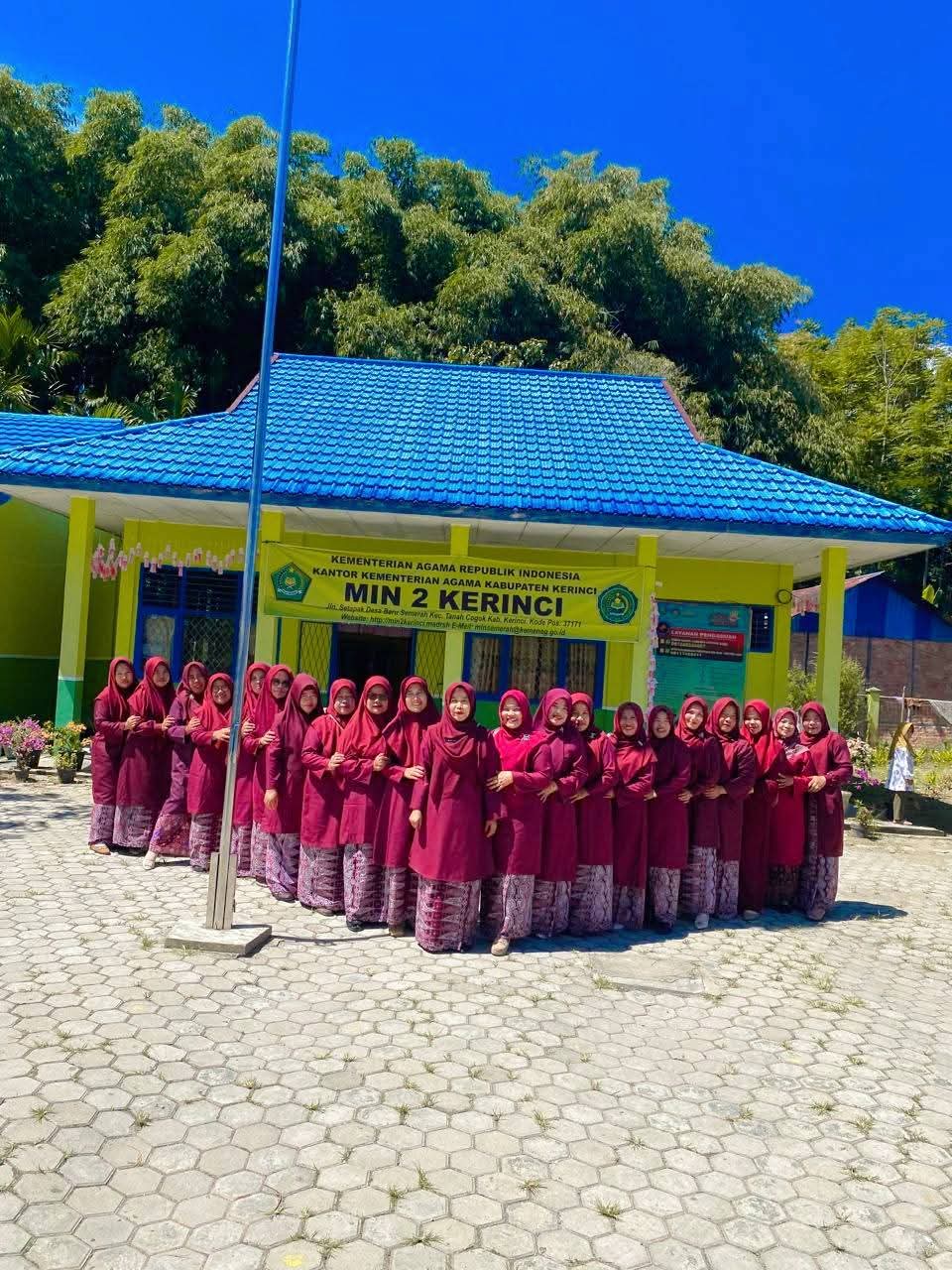 MIN 2 KERINCI Ikut memeriahkan acara kenduri Sko dan Syukuran di Sebukar MIN 2 KERINCI Ikut memeriahkan acara kenduri Sko dan Syukuran di Sebukar