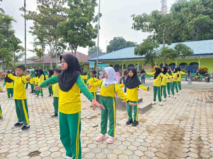 Semarakkan Sabtu Sehat, Keluarga Besar MIN 2 Kerinci Gelar Senam Pagi Bersama