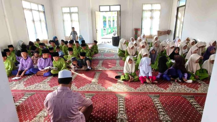 Menjemput Keberkahan Jumat, Siswa-Siswi MIN 2 Kerinci Gelar Yasinan Bersama di Mushola Madrasah Menjemput Keberkahan Jumat, Siswa-Siswi MIN 2 Kerinci Gelar Yasinan Bersama di Mushola Madrasah
