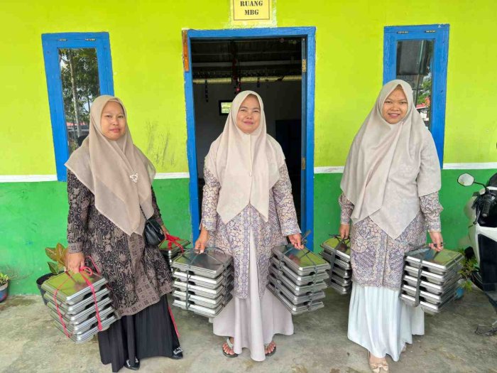 Menu Sehat Senyum Ceria, Program Makan Bergizi Gratis Hari Ke-3 Pekan Pertama di MIN 2 Kerinci Sukses Digelar Menu Sehat Senyum Ceria, Program Makan Bergizi Gratis Hari Ke-3 Pekan Pertama di MIN 2 Kerinci Sukses Digelar