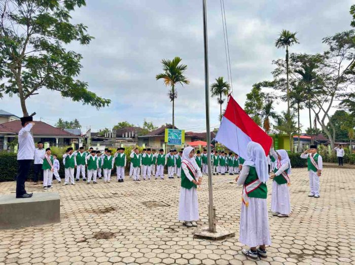 Hari Pertama Masuk Sekolah, MIN 2 Kerinci Awali Pembelajaran dengan Upacara Bendera Hari Pertama Masuk Sekolah, MIN 2 Kerinci Awali Pembelajaran dengan Upacara Bendera