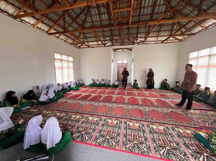 Bimbingan Pagi Bacaan Sholat Siswa-Siswi MIN 2 Kerinci Berjalan Lancar