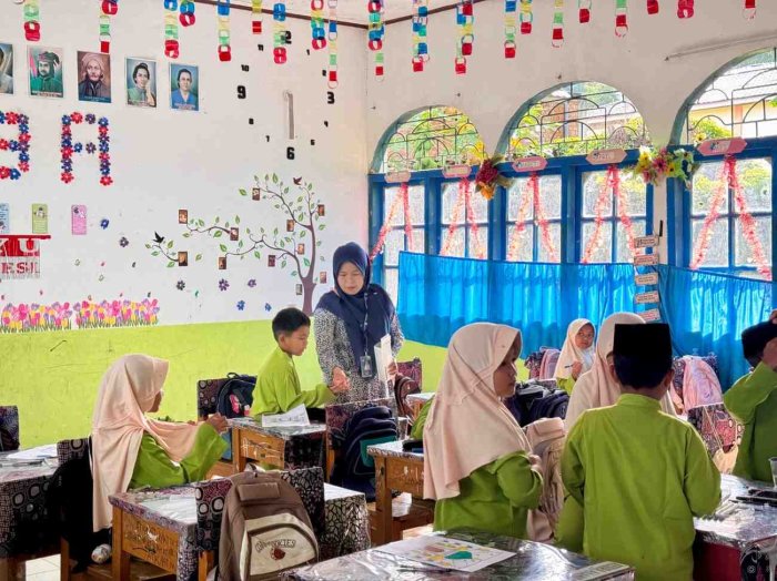 Pemberian Obat Cacing dari Puskesmas Hiang untuk Peserta Didik Pemberian Obat Cacing dari Puskesmas Hiang untuk Peserta Didik