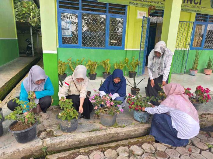 MIN 2 Kerinci Peringati Hari Lingkungan Hidup Sedunia 2026 dengan Gotong Royong Bersama MIN 2 Kerinci Peringati Hari Lingkungan Hidup Sedunia 2026 dengan Gotong Royong Bersama