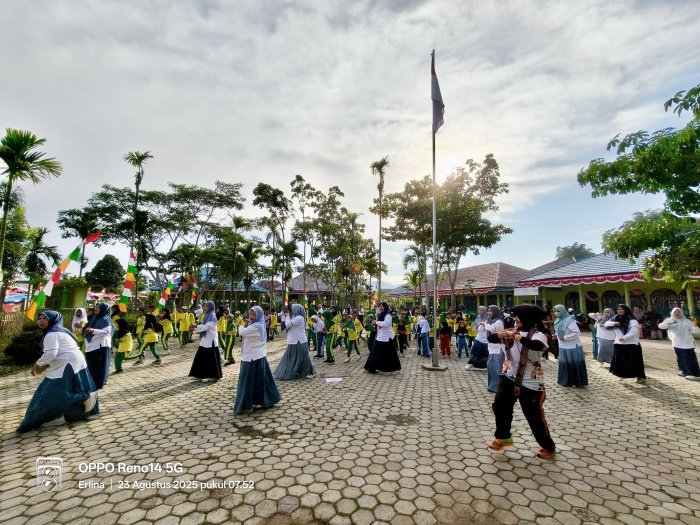 MIN 2 Kerinci Adakan Senam Kreasi Bersama Warga Sekolah
